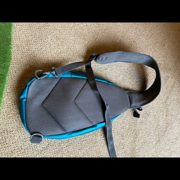 One Savvy Girl cross body bag. Wear it in front or back. - Picture 4 of 9